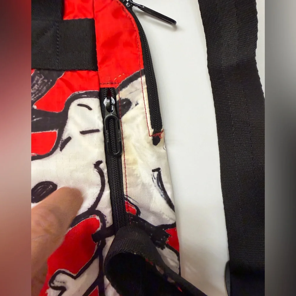 Lesportsac Peanuts Bag pack Snoopy, Red - Picture 6 of 7
